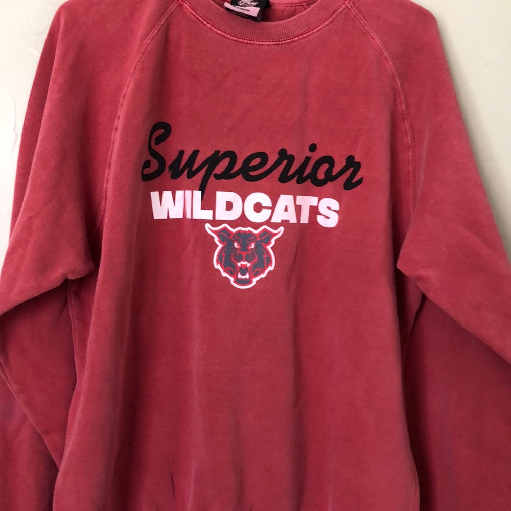 Superior Wildcats Nebraska L sweatshirt Light red soft and comfy NWT